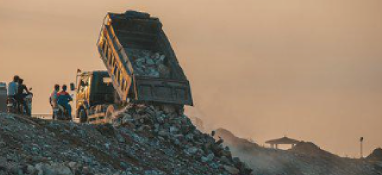 危險廢物非法傾倒屢禁不止的背后是什么作祟？又該如何解決？