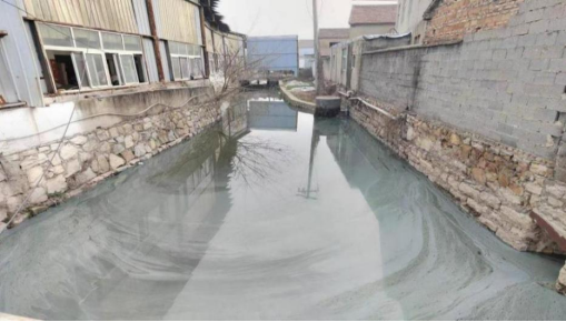 3次被生態環境部通報！敷衍應對、虛假整改，污水直排、河道成“牛奶河”-